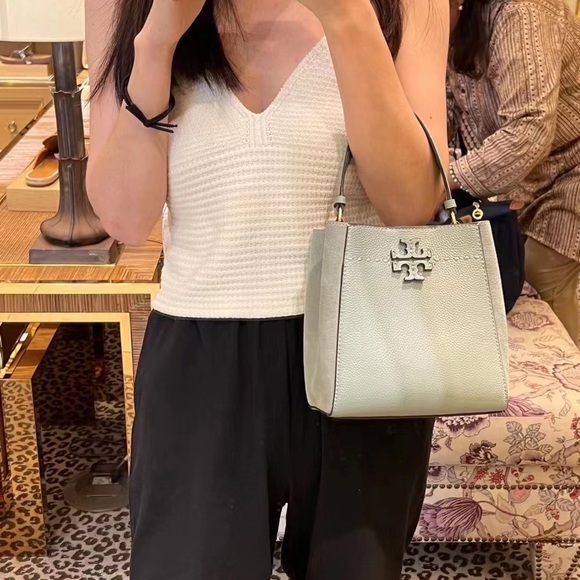 Tory Burch Small McGraw Bucket Bag - Picture 6 of 10